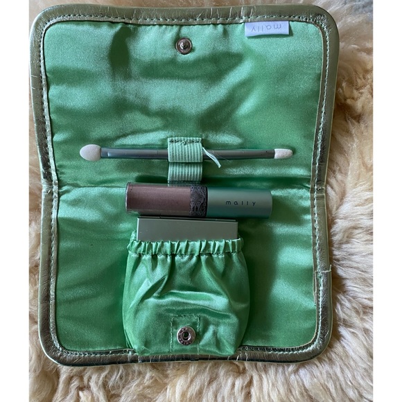 Mally Beauty 3-Piece Eyeshadow Set with Bag - Picture 7 of 8